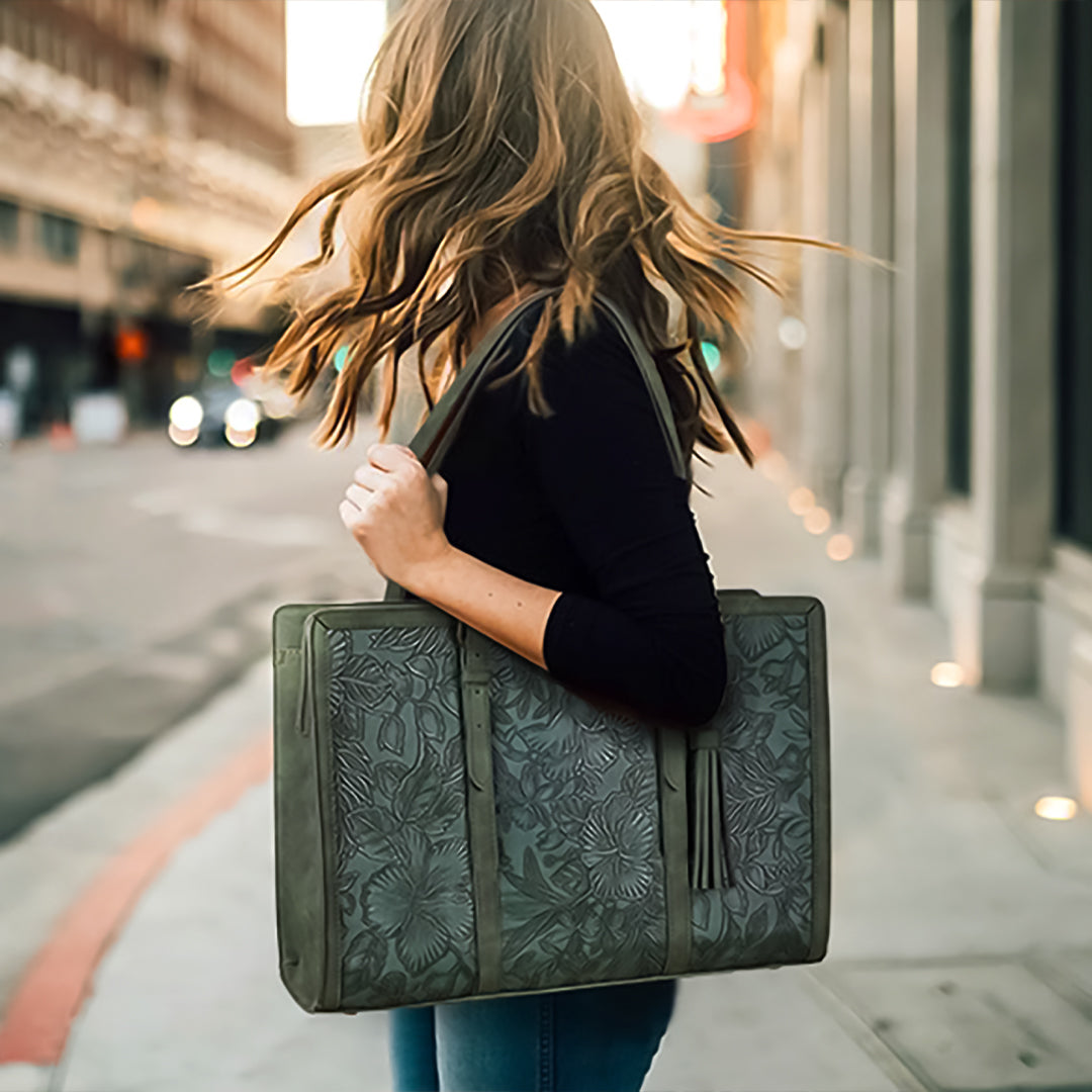 Elavyn™ | 2025 – Graceport Tote